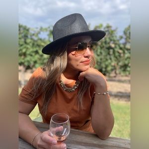 Meet your Posher, Dara